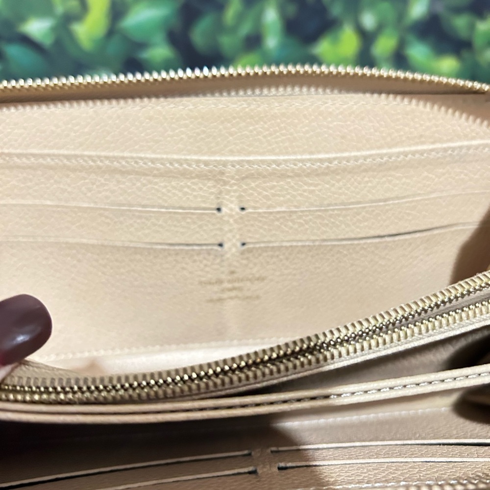 Louis Vuitton Empriente Wallet - Picture 5 of 8